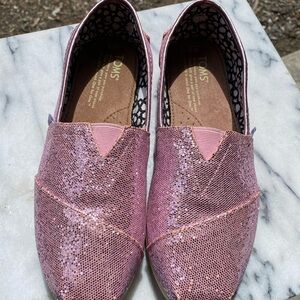 Pink sparkly Tom’s shoes sz 8w